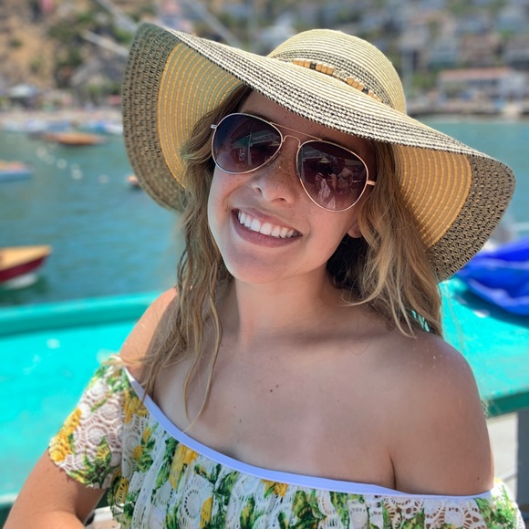 Meet your Posher, Ruby - Picture 1 of 3